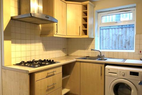 3 bedroom semi-detached house to rent, Sydenham Road, Guildford GU1