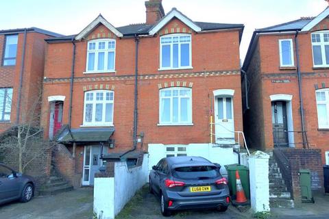 3 bedroom semi-detached house to rent, Sydenham Road, Guildford GU1