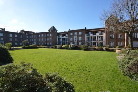 1 bedroom flat to rent, St Andrews Square, Surbiton