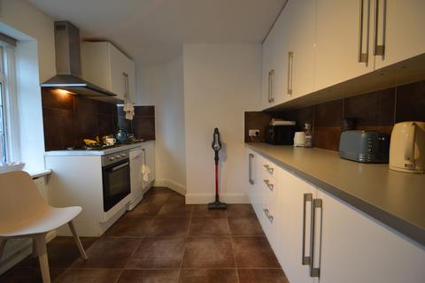 1 bedroom flat to rent, St Andrews Square, Surbiton