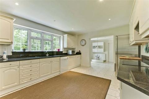 4 bedroom terraced house to rent, Pine Walk, Cobham, Surrey, KT11