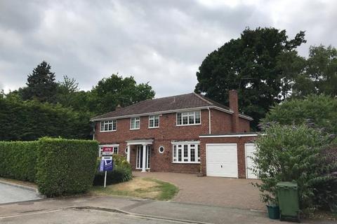 4 bedroom terraced house to rent, Pine Walk, Cobham, Surrey, KT11