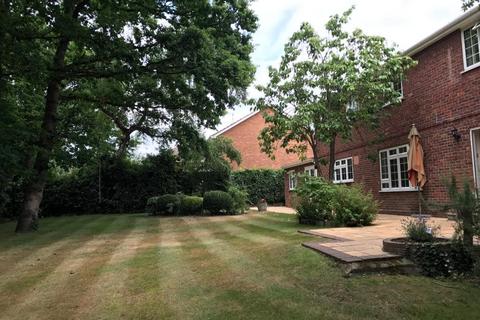 4 bedroom terraced house to rent, Pine Walk, Cobham, Surrey, KT11