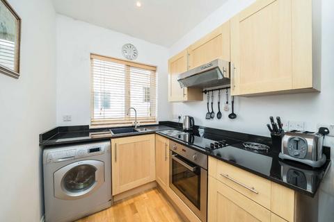 2 bedroom flat for sale, Earlsfield Road, London SW18