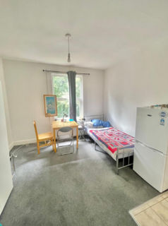 Studio to rent, Archway Road, London N6