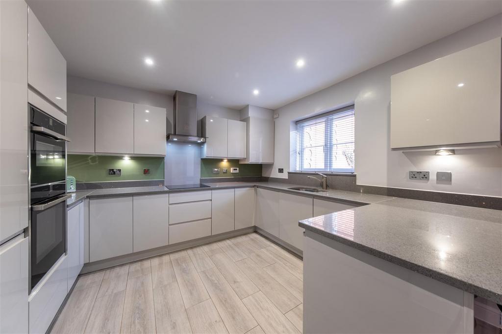 2 Bluebell Close-009.JPG