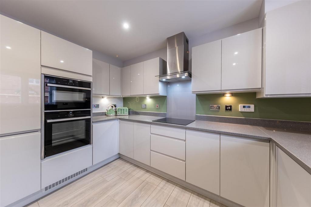 2 Bluebell Close-012.JPG