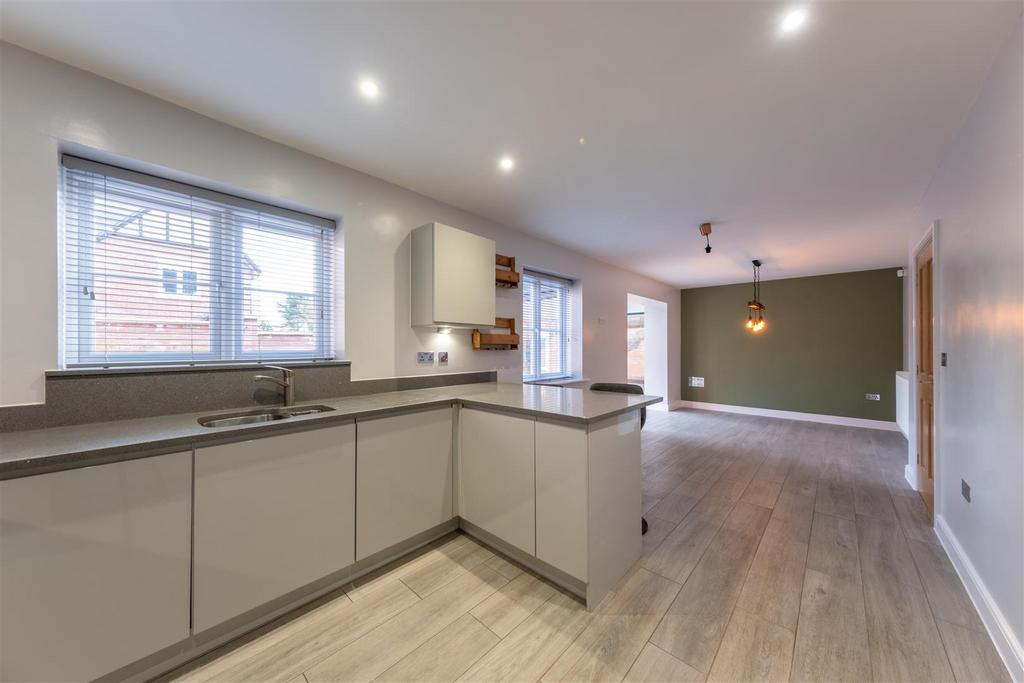 2 Bluebell Close-010.JPG