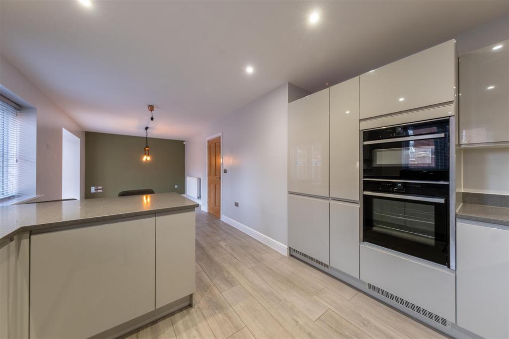 2 Bluebell Close-011.JPG