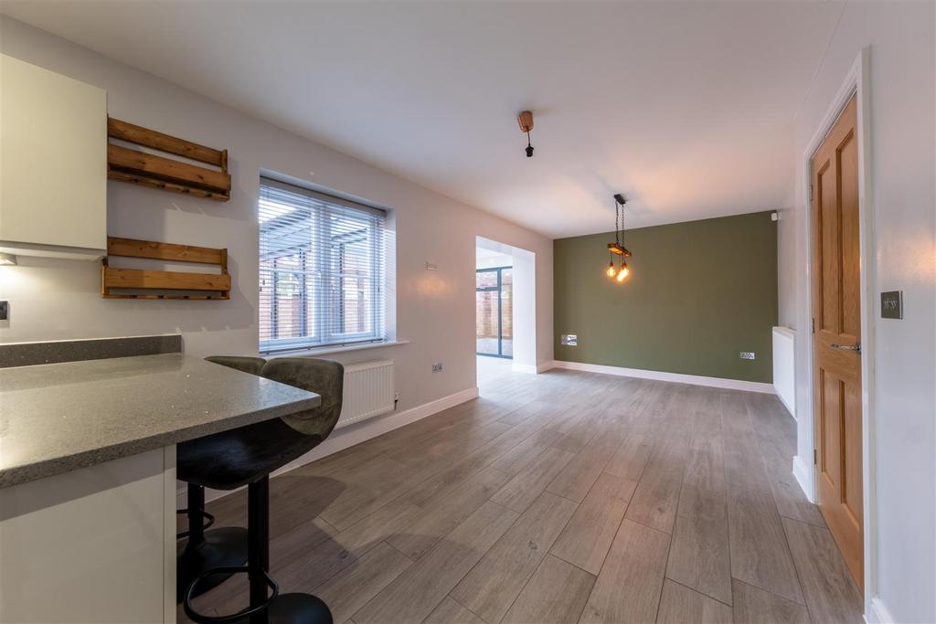 2 Bluebell Close-013.JPG