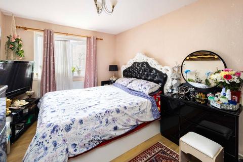 24 Elf Row, London, E1W 3EH