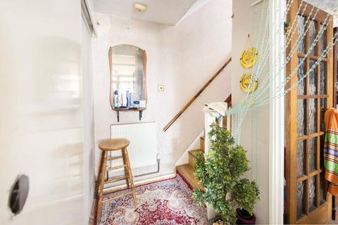 24 Elf Row, London, E1W 3EH