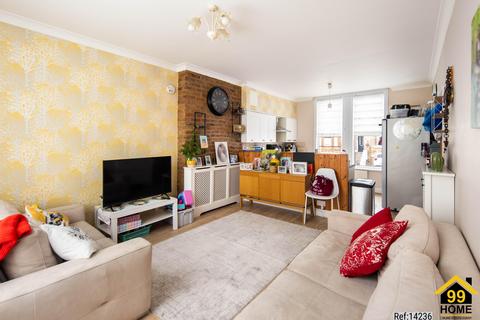 2 bedroom flat for sale, Stanley Road, Woodford, London, E18