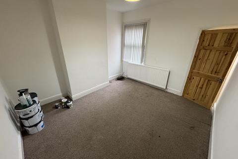 3 bedroom terraced house to rent, Milner Road, Birmingham B29