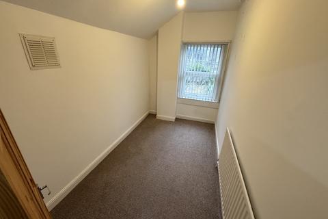 3 bedroom terraced house to rent, Milner Road, Birmingham B29