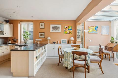3 Collins Square, London, SE3 0BT