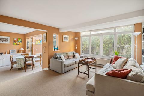 3 Collins Square, London, SE3 0BT