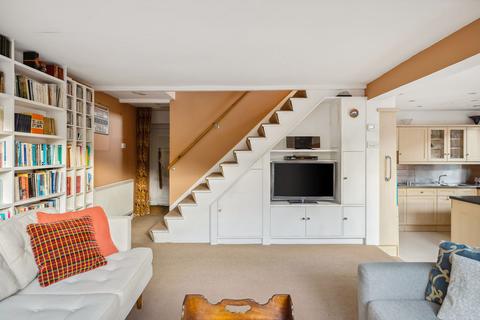 3 Collins Square, London, SE3 0BT