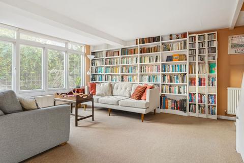 3 Collins Square, London, SE3 0BT