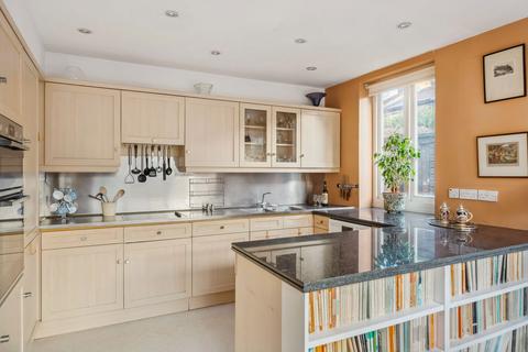 3 Collins Square, London, SE3 0BT
