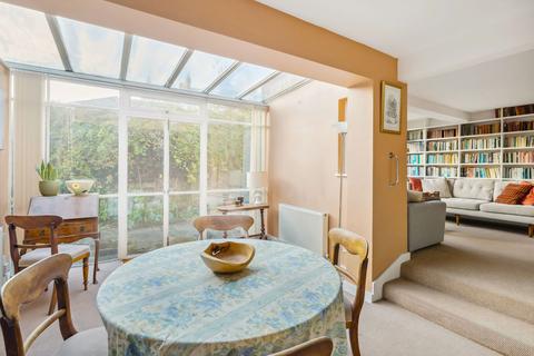 3 Collins Square, London, SE3 0BT