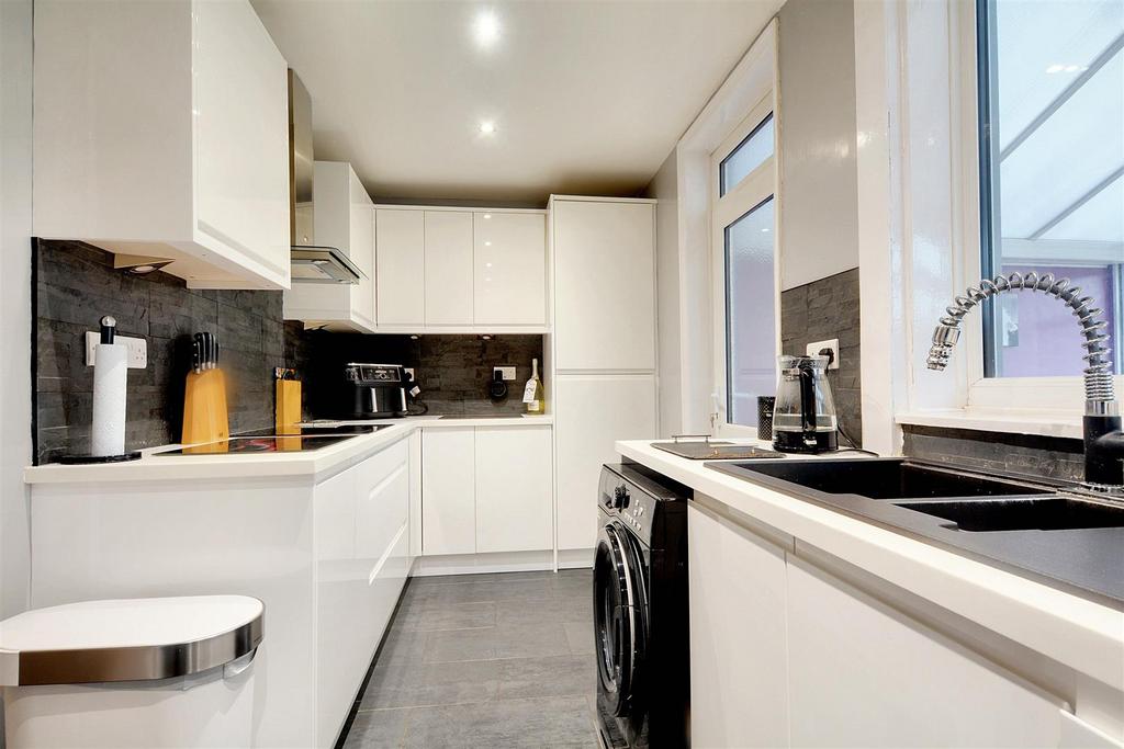 Kitchen 1.jpeg