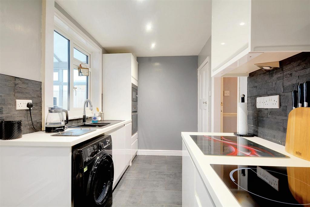 Kitchen 3.jpeg