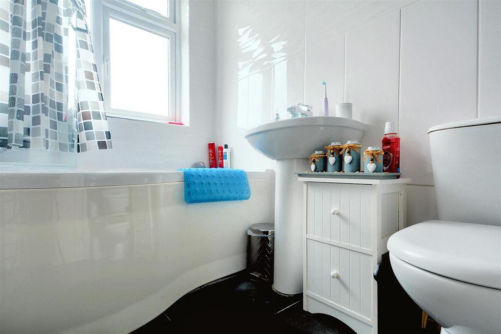 Bathroom 1.jpeg