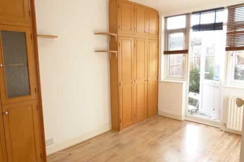 1 bedroom flat to rent, GLEBE CRESCENT, LONDON, NW4