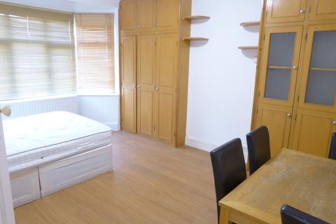 1 bedroom flat to rent, GLEBE CRESCENT, LONDON, NW4