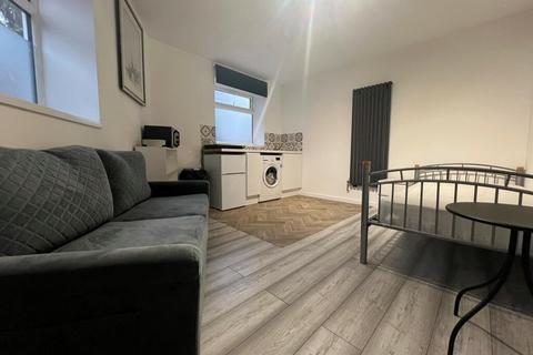 Studio to rent, London E13