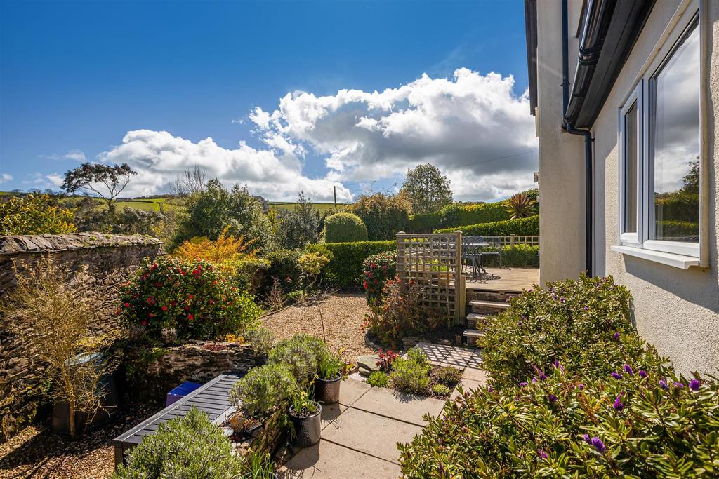 A10 - 2 Church Road, Dartmouth - 230413.jpg
