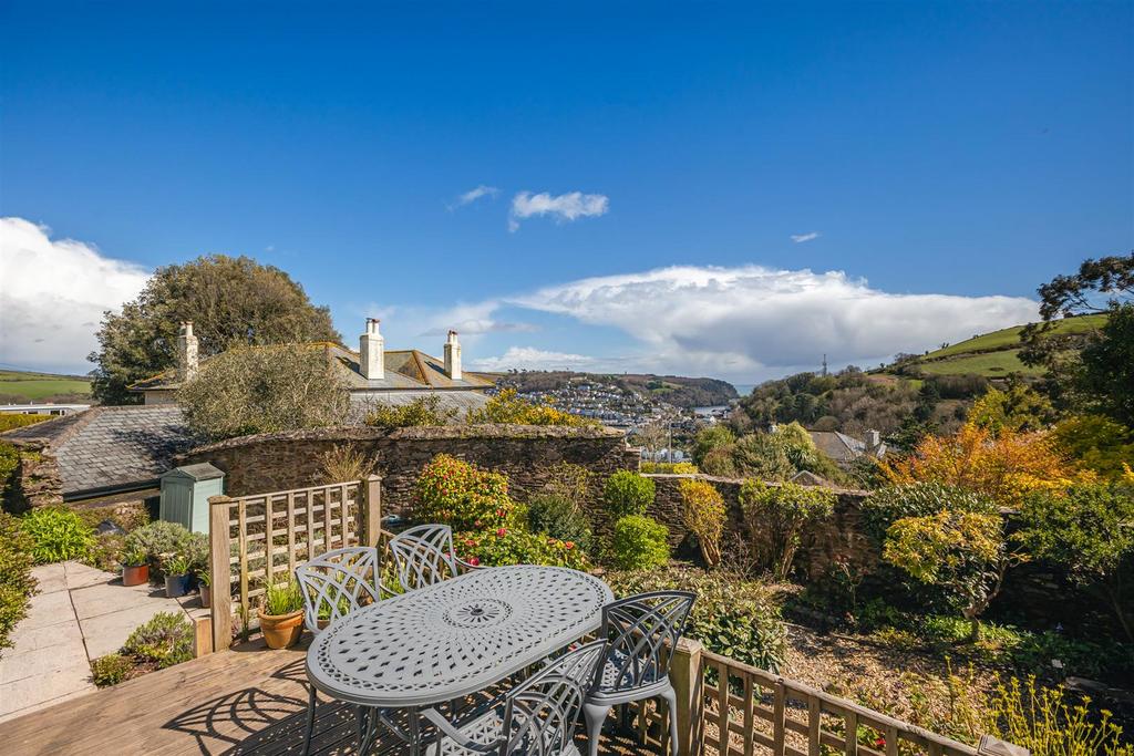 A06 - 2 Church Road, Dartmouth - 230413.jpg