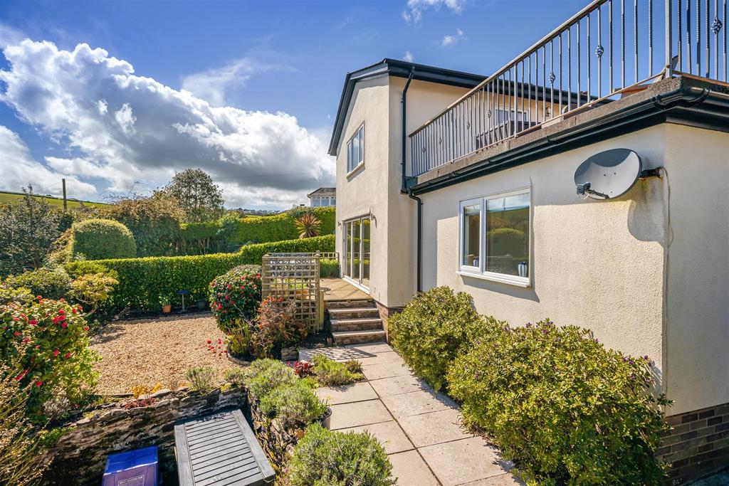 A08 - 2 Church Road, Dartmouth - 230413.jpg