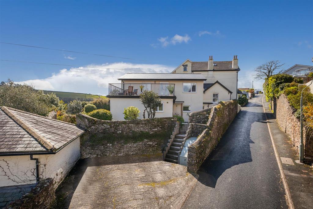 A13 - 2 Church Road, Dartmouth - 230413.jpg