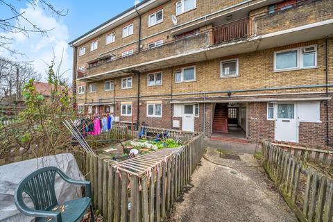 3 bedroom maisonette for sale, Tiverton Road, Haringey N15