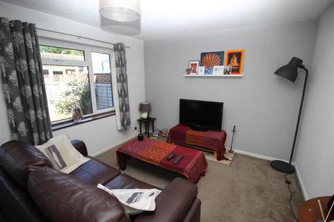 2 bedroom terraced house to rent, Hadrians Close, Salisbury SP2