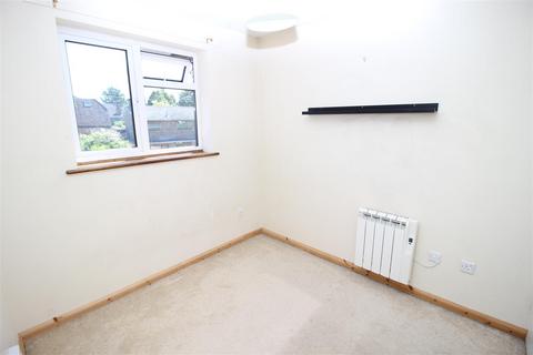 2 bedroom terraced house to rent, Hadrians Close, Salisbury SP2