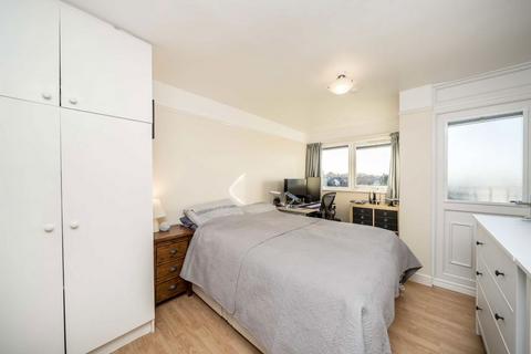 2 bedroom flat for sale, Fairlea Place, London W5