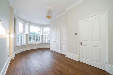 2 bedroom house to rent, Denton Road, Twickenham TW1