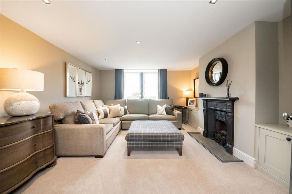 Secondary sitting room