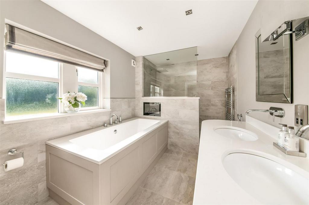 Bedroom one en suite bathroom