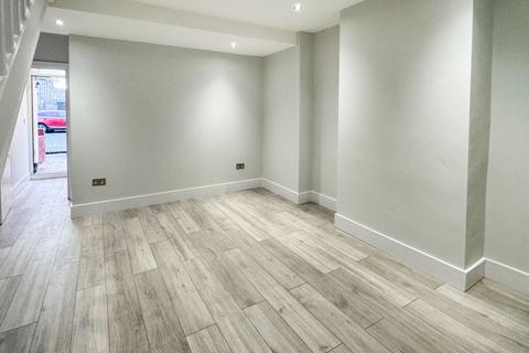 3 bedroom terraced house to rent, New Barn Street, London, E13 8JZ