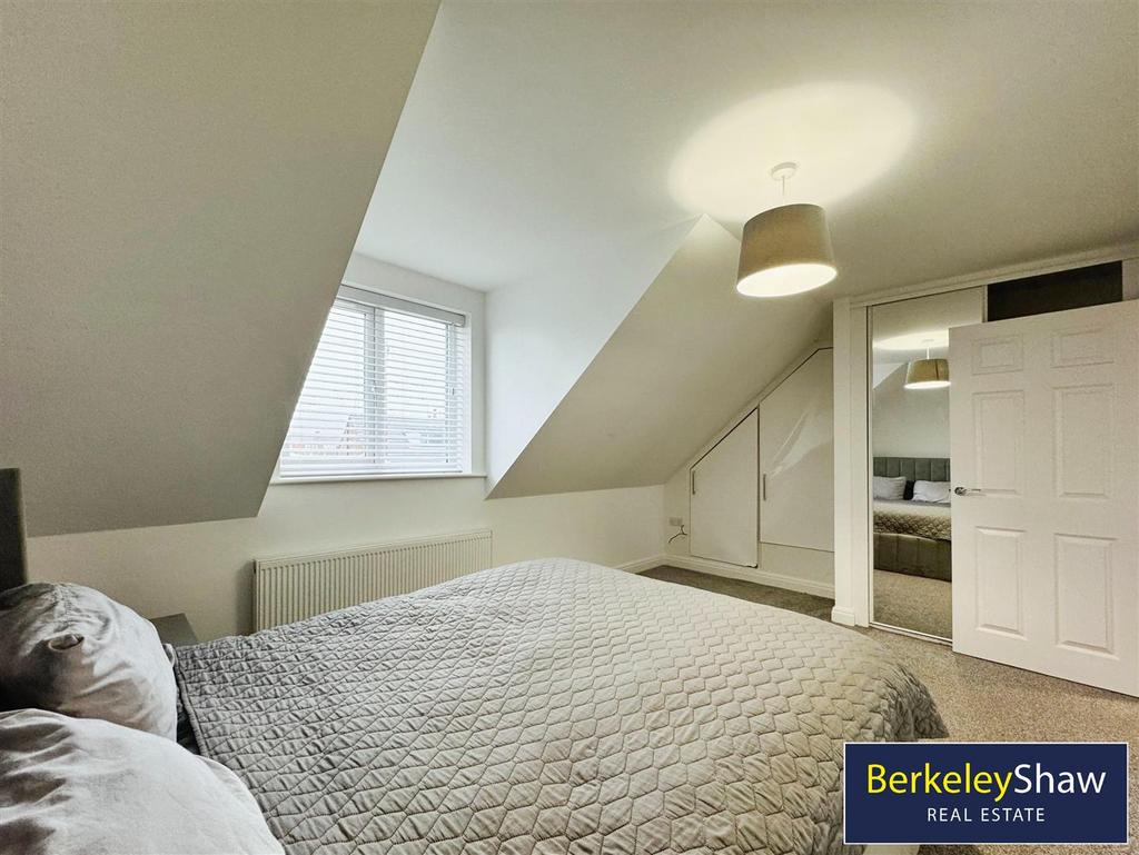 Bedroom 1 (2)