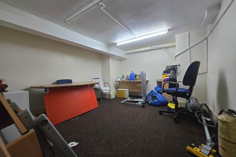 Property to rent, High St North, Manor Park, E12 6SB