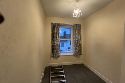 2 bedroom flat to rent, Hillesdon Road, Torquay TQ1