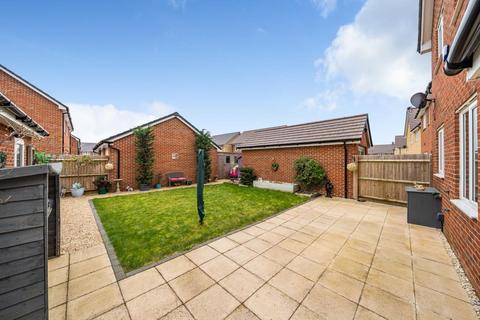 4 bedroom detached house for sale, Carterton,  Oxfordshire,  OX18