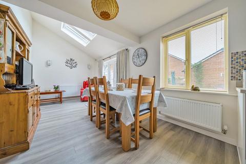 4 bedroom detached house for sale, Carterton,  Oxfordshire,  OX18