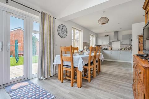 4 bedroom detached house for sale, Carterton,  Oxfordshire,  OX18