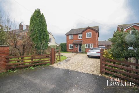 4 bedroom detached house for sale, New Road, Purton, Swindon Sn5 4